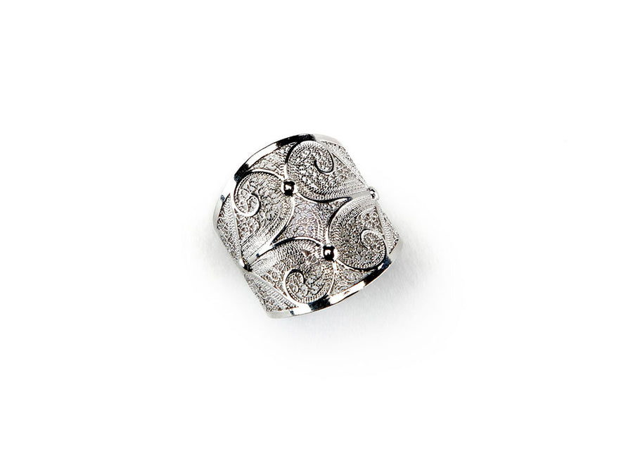 Handmade ring | Sterling silver protected with rhodium | Size adjustable (one size fits all) 