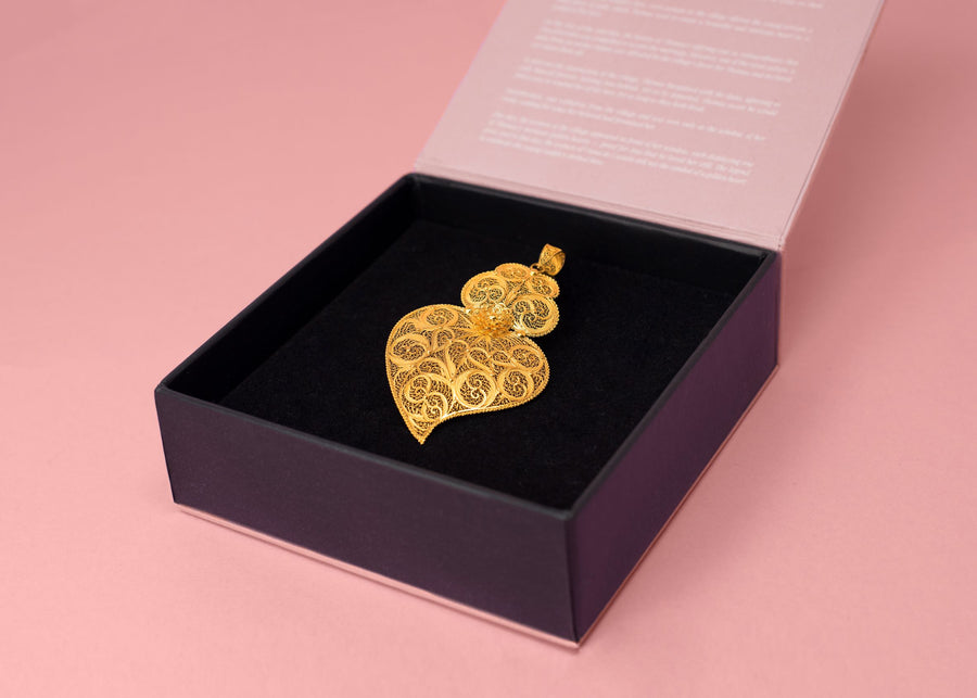19k Gold Heart Pendant from Vina Portugal