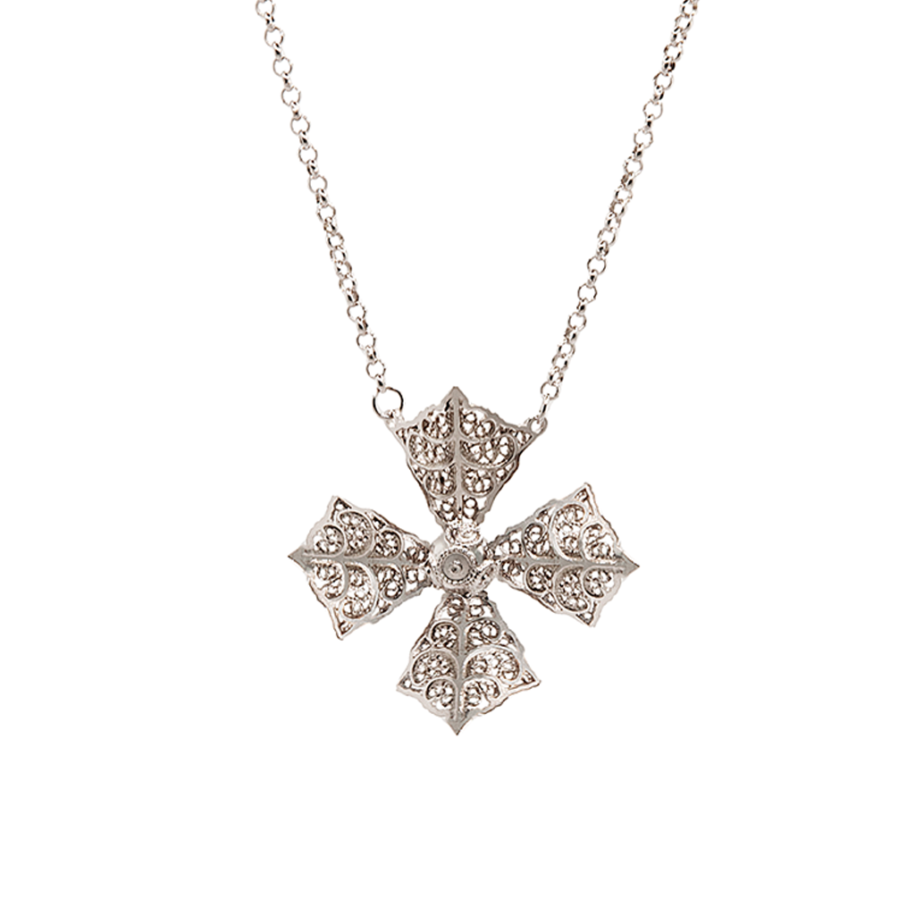 738 en la categoría «Cross necklaces for women silver» de fotos e imágenes  de stock libres de regalías